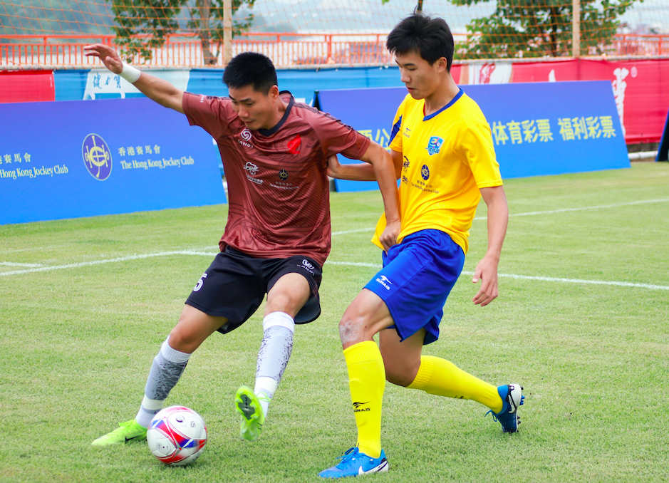八人制精英组组，四川达州一球成名足球俱乐部（黄）对垒三门峡城乡一体化示范区